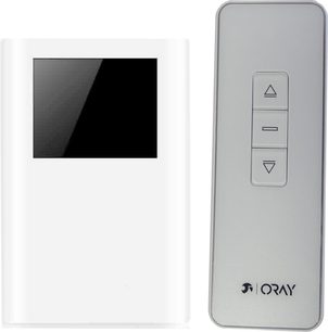 Комплект бездротового пульта дистанційного керування та приймача Oray OPTCOMMANDRAD8: пульт у сірому металічному пластиковому корпусі, приймач — у білому корпусі, вигляд спереду. Тонкий прямокутний пульт із трьома кнопками — стрілка вгору, тире, стрілка вниз. Компактний приймач із прямокутним чорним екраном.