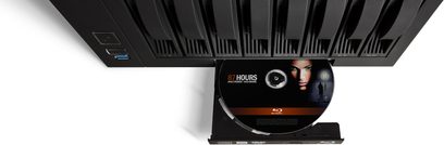 Zappiti 8N RIP Blu-ray-afspiller, sort kabinet, frontpanel med display, sort underhylde set nedefra