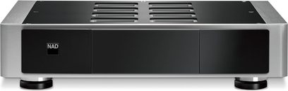 NAD M22 sort effektforstærker, frontvisning, 2 drejeknopper, 4 lodrette ventilationshuller, hvidt "NAD"-logo