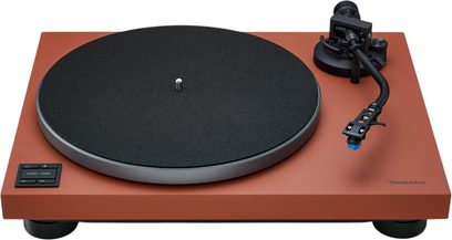 Pladeafspiller Technics SL-40CBT Terracotta, set fra tre kvart, sokkel i terracotta, aluminiumplade, filtunderlag, S-formet tonearm