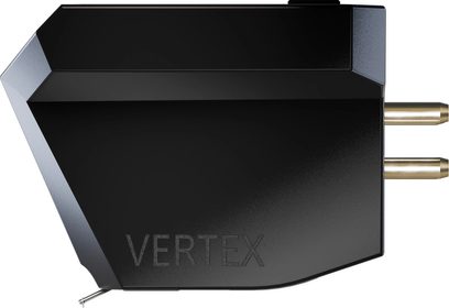 Wkładka hi-fi Ortofon MC Vertex czarna, widok z profilu, kanciasty korpus z napisem Vertex i złotymi złączami
