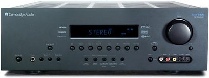 Cambridge Audio 640R mørkegrå metalliseret hjemmebiografsforstærker, frontpanel med knapper, blå display, hovedtelefonstik, USB