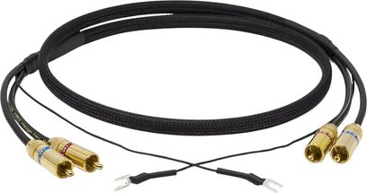RCA-RCA-phonokaapeli mustalla punotulla suojauksella, kullatut liittimet, punaiset ja siniset merkinnät sekä metalliset haarukat päissä.