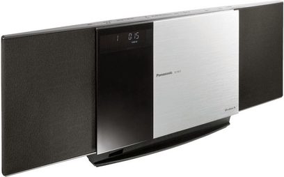 Mini sistema de audio Hi-Fi Panasonic SC-HC30 en negro y plateado, vista frontal, compuesto por dos altavoces y una unidad central con pantalla LED