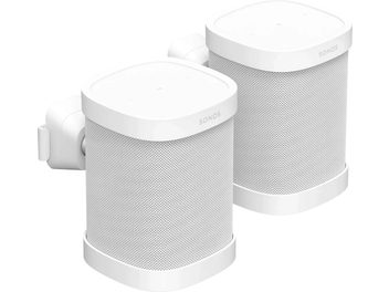 Twee witte cilindrische wandsteunen van geperforeerd metaal, Sonos Wall Mount voor luidsprekers, vooraanzicht op een witte achtergrond