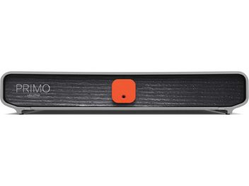 Lecteur audio réseau Volumio Primo V2, vue de face, boîtier rectangulaire, surface texturée noire, bouton central orange
