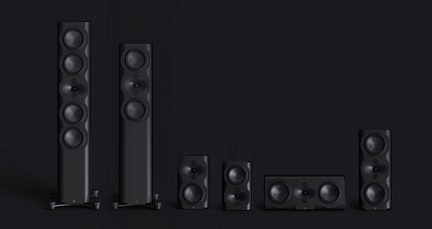 Boxe negre de dimensiuni diferite, vedere frontală, 2 coloane înalte, 3 modele compacte, 1 model orizontal, fundal negru