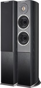 Par AudioVector R3 Arreté gulvhøjttalere i sort træfinér med front i grå metal, udstyret med bånddiskant og to indrammede højttalerenheder; den ene med stofgitter, den anden uden, set fra venstre forfra i trekvart perspektiv