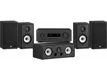 Ensemble audio Yamaha avec amplificateur noir et enceintes Triangle noires à haut-parleurs blancs, vue de face