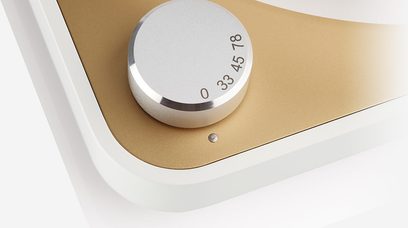 Hi-fi pladespiller ClearAudio Pack Concept Edition Gold, sølvfarvet cirkulær kontrolknap med sorte tal, nederste højre hjørne
