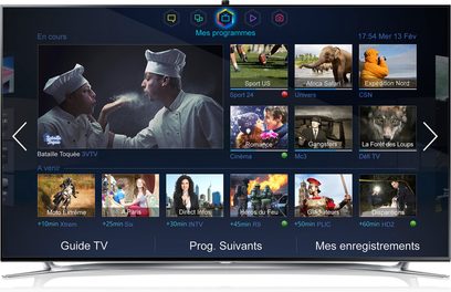 Samsung UE75F8000-fjernsyn, der viser en menu med programthumbnails, to kokke i nærbillede på skærmen