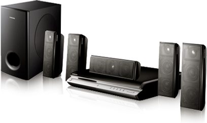Samsung HT-BD2ER hjemmebiograf-system, hovedenhed, 6 sorte højttalere, fjernbetjening, på reflekterende overflade