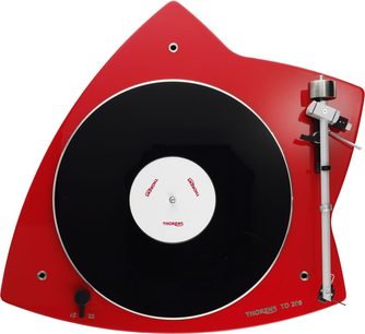 Platine vinyle Thorens TD 209 rouge laqué, vue de dessus, bras de lecture avec cellule, plateau noir, châssis triangulaire rouge