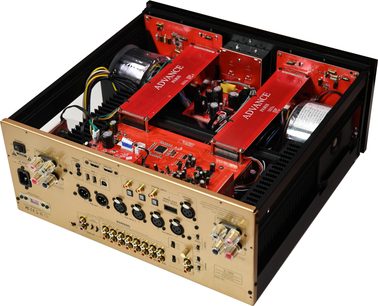 Wzmacniacz hi-fi stereo Advance Paris A12 classic, widok wewnętrzny z przodu, czerwone obwody elektroniczne i komponenty na złotej ramie