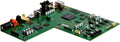 Tarjeta electrónica verde del reproductor de Blu-ray OPPO BDP-93EU, vista superior, con componentes electrónicos y conectores
