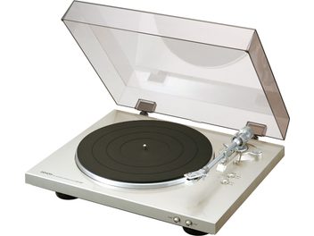 Denon DP-300F ezüst színű hi-fi lemezjátszó felülnézeti perspektívából, nyitott átlátszó fedéllel, fekete tányérral