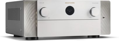 Amplificador de cine en casa Marantz Cinema 40 plateado, vista frontal, fachada plateada con pantalla LED azul, botones y tomas en la parte delantera