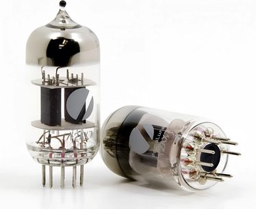 Due tubi elettronici 12AX7 PrimaLuna, vetro trasparente, supporti argentati a pin multipli