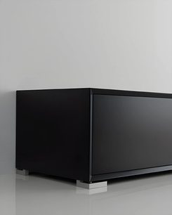 AV-møbel Clic TV Series model TV77" 20S mat sort, glat front, firkantede metalben, 3/4 venstre forfra visning