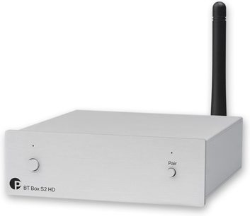 Pro-Ject BT Box S2 HD wireless transmitter in silver, rectangular casing, front panel with 2 round buttons and 2 indicator lights, black vertical antenna on the right