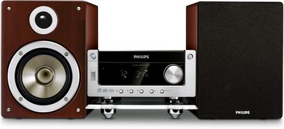 Philips MCM770 Hi-Fi mini-anlæg bestående af et par træhøjttalere, en forstærker med LCD-skærm, CD-afspiller og frontporte