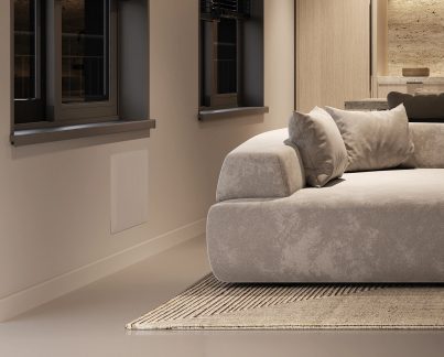 Canapé d'angle tissu clair avec coussins, tapis à rayures posé sur sol lisse, fenêtres à cadres sombres et mur beige