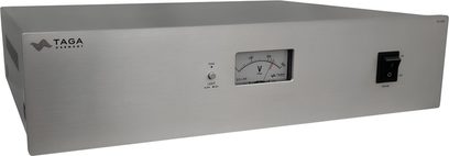 Condizionatore di rete Taga Harmony PC-7000, chassis in metallo argento spazzolato, voltmetro, interruttore a levetta, vista 3/4