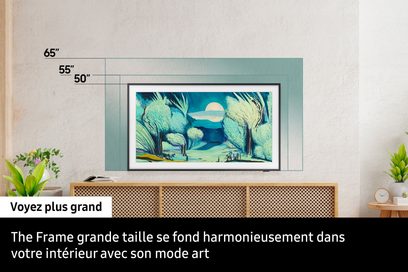 Televizor Samsung TQ50LS03FAU s vysokým rozlišením, přední část s černým rámem zobrazující umělecké dílo na dřevěném nábytku
