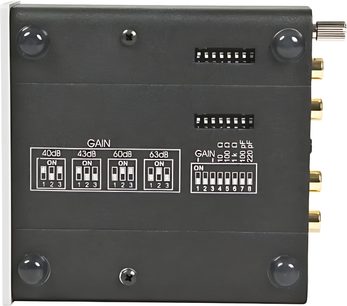Pro-Ject PHONO BOX S sort forforstærker, frontpanel med 4 DIP-kontakter, 2 drejekontakter og 8 lysdioder