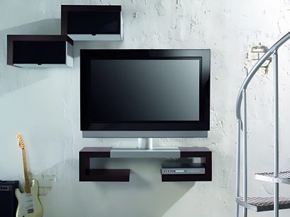 Sort vægmonteret TV-møbel med hylde, drejelig TV-holder og hylde til DVD-afspiller fra Vogel's, model CFM 060
