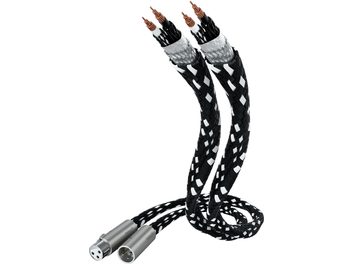 To XLR-lydkabler fra Inakustik Reference NF-204 Micro AIR, flettet i svart og hvitt, med forsølvede XLR-kontakter, 0,75 meter lange