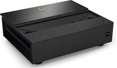 Benq V6050 sort videoprojektor, set forfra og i trekvartprofil, med ventilationsgitre og gyldent logo