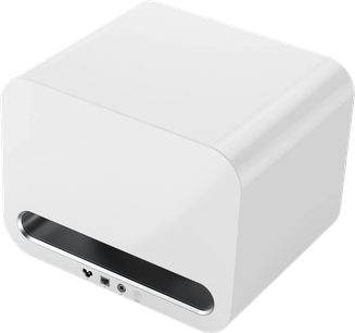 WiiM Sub Pro hvit subwoofer, bakre vinkelvisning med horisontal svart åpning og synlige tilkoblinger