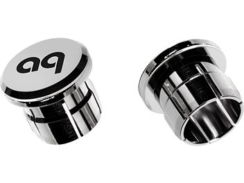 Due tappi antirumore Audioquest in metallo cromato lucido per uscita XLR, visti di fronte e di lato