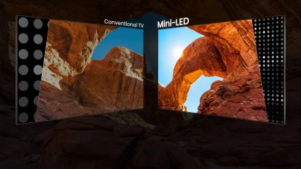 Sammenligning af Mini-LED-tv og klassisk tv, klippebue vist med lysere billede til højre