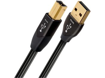 Due connettori USB placcati oro, uno di tipo A e uno di tipo B, alle estremità di cavi neri con scritte "Pearl" e loghi