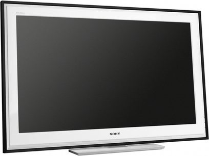 Flad, rektangulær sort Sony KDL-32E5500 fladskærms-TV slukket, set lidt skråt forfra på hvid baggrund