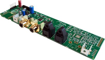 Rechteckige grüne Leiterplatte mit gelöteten Komponenten, SPDIF-RCA-Audioanschlüssen und Stromanschlüssen für Atoll-HiFi-Geräte