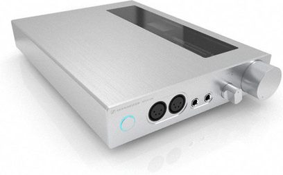 Sennheiser HDVA 600 hovedtelefon-forstærker, aluminiumskabinet, knapper, hovedtelefonstik og XLR-stik, enkel og elegant