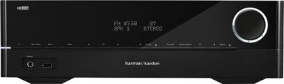 Forside af en Harman Kardon HK-3700 stereo hi-fi forstærker, sort, med sølvfarvede knapper og blå LCD-skærm