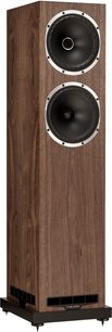 Cassa da pavimento Fyne Audio F502S, cabinet in legno di noce, due altoparlanti neri, base ventilata, vista a tre quarti