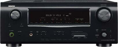 Denon AVR-1509 sort hjemmebiografsforstærker, set forfra, sort front med knapper, drejeknapper, display og frontpanelstik