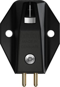 Schwarze Kunststoff-Tonabnehmerzelle für Plattenspieler Ortofon MC X40 mit eckigem Gehäuse, zentriertem silbernem Stylus, zwei seitlichen Befestigungsbohrungen, zentraler Metallschraube und zwei vergoldeten Anschlussstiften unten, Frontansicht