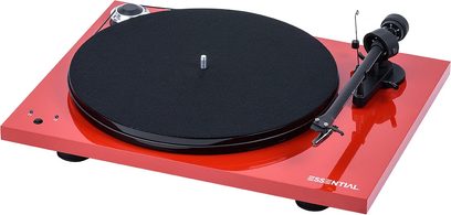 Rød lakeret Pro-Ject Essential III SB pladespiller, sort tonarm, mat sort pladespiller, rektangulær glansrød base