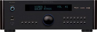 Forsiden af en Rotel RSP1576 MkII sort hjemmebiograf-forstærker, børstet aluminiumspanel, blå LCD-skærm, knapper