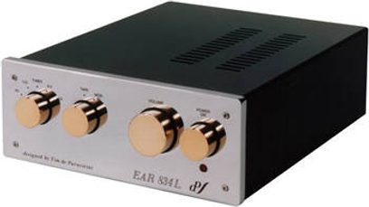 Stereo předzesilovač EAR Yoshino 834L chrom, pohled zepředu, 4 zlaté otočné knoflíky, černé pouzdro s ventilačními mřížkami