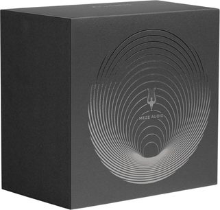 Schwarze Meze Audio Box mit silbernem Lyra-Logo und konzentrischem Designmotiv auf der Vorderseite