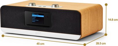 Roberts Stream 67 digital bordradio, rektangulært lys trækabinet med sort stoffront, hvid bundliste med logo, central farveskærm, to metaldrejeknapper på toppen, trekvarts forfra set