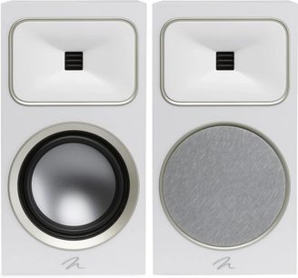 Dos altavoces de estantería MartinLogan Foundation B2 blancos, vista frontal, ligeramente en contrapicado, fondo blanco