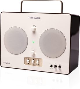 Bluetooth-högtalare Tivoli SongBook, framsida, krämbrunt/brunt plastchassi, metallgaller, handtag, knappar och AUX-port